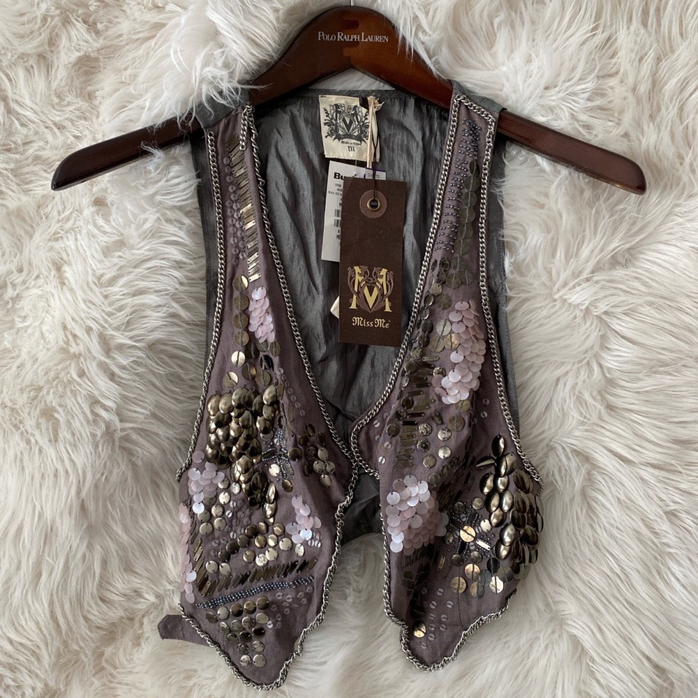 BUCKLE VEST w/ details